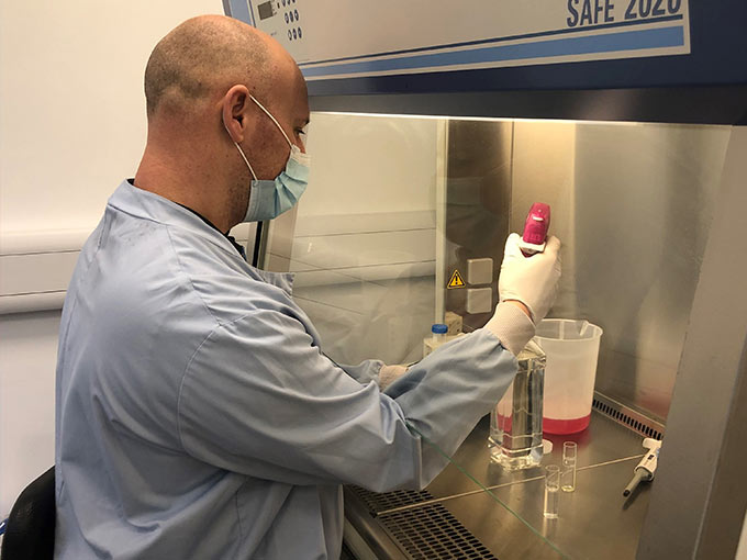 scientist using chlorine to inactivate covid-19