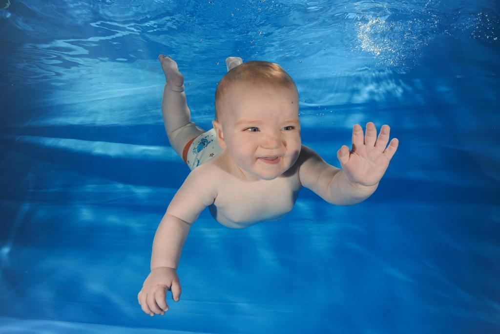 orson swimming underwater at his photoshoot